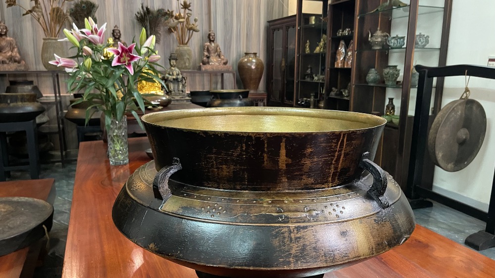 Nồi đồng cổ, hoa văn thạch sùng