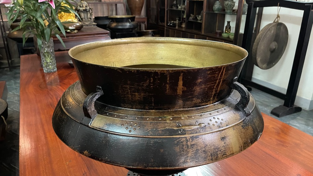 Nồi đồng cổ, hoa văn thạch sùng