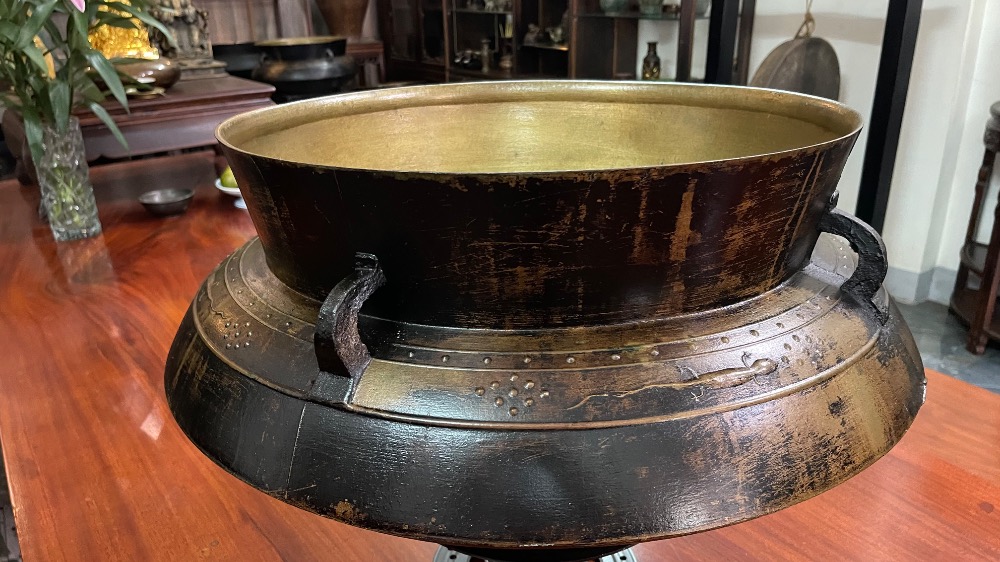 Nồi đồng cổ, hoa văn thạch sùng