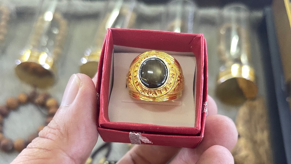 Nhẫn Vàng Mỹ Đá Saphia Đen