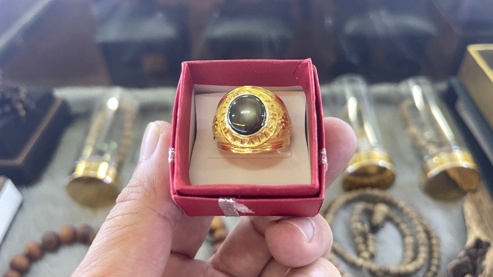 Nhẫn Vàng Mỹ Đá Saphia Đen