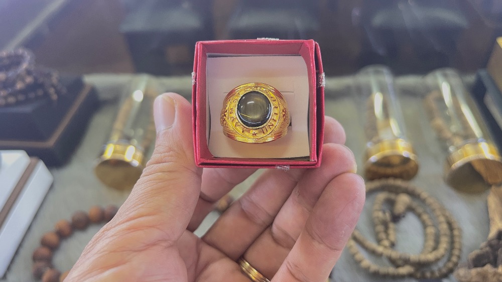 Nhẫn Vàng Mỹ Đá Saphia Đen