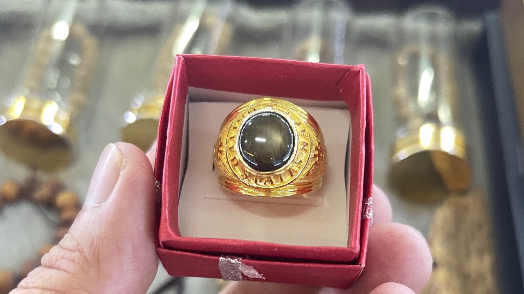 Nhẫn Vàng Mỹ Đá Saphia Đen