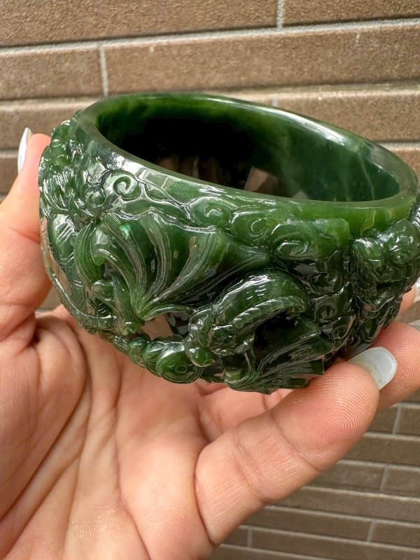 Vòng tay ngọc bích 4cm 