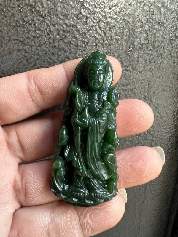 Mặt dây chuyền ngọc bích