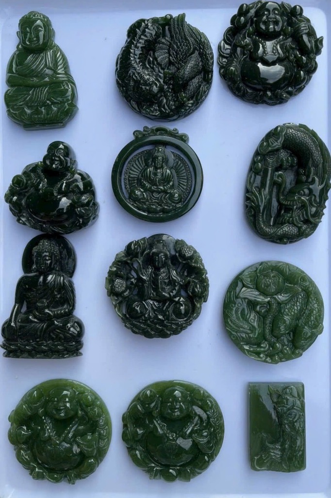 Mặt dây chuyền ngọc bích