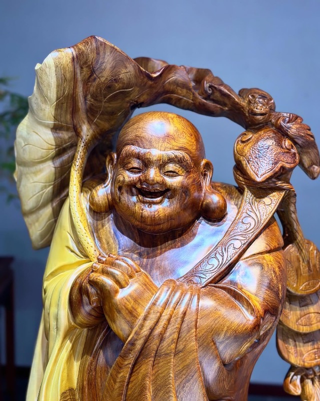 Tượng Di lặc chúc phúc 