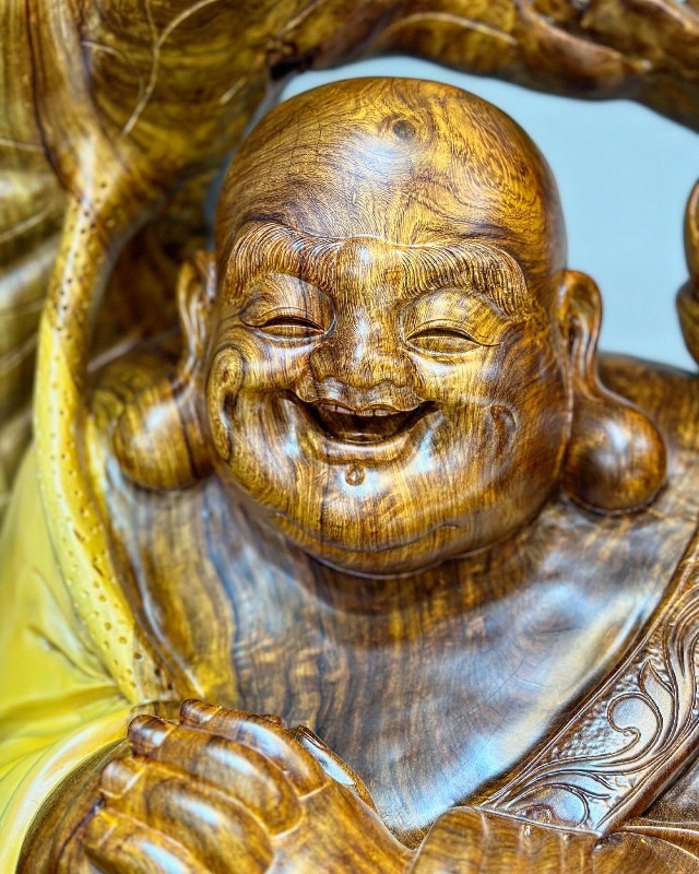 Tượng Di lặc chúc phúc 