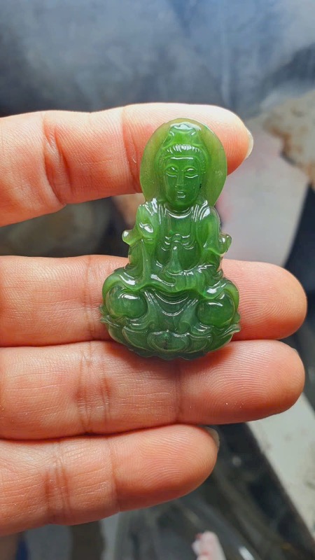 PHẬT NGỌC QUÁN THẾ ÂM NGỌC BÍCH 4,5CM