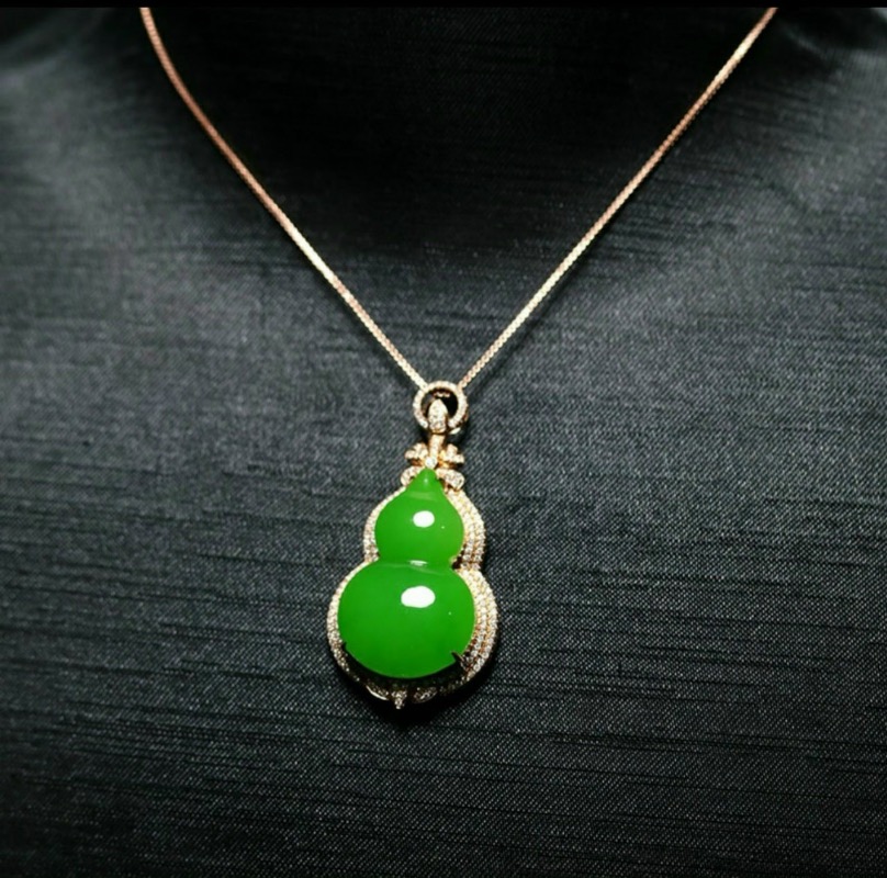 Mặt Dây Chuyền Ngọc Bích 